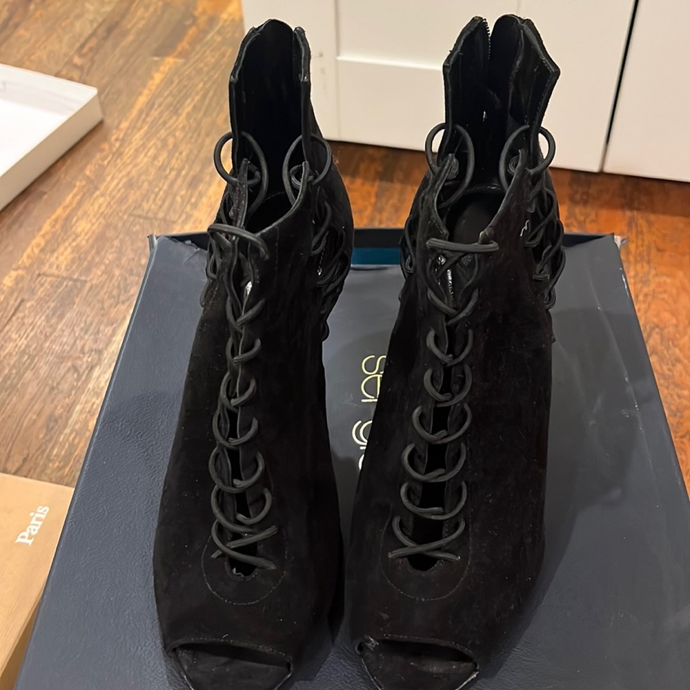 Black peep toes